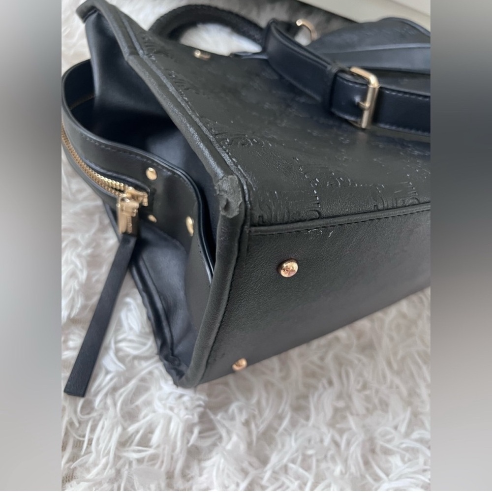 Steve Madden Elegant Black Handbag. - Picture 9 of 12